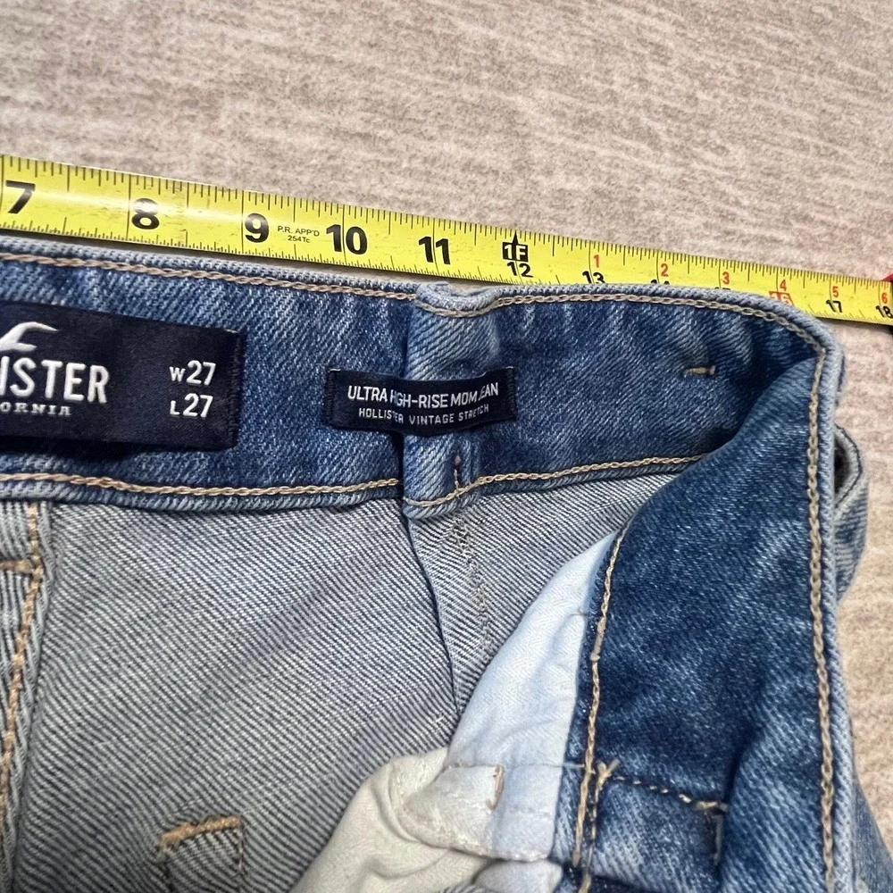 Hollister Ultra High-Rise Mom Jeans Women's Size 5R (W27 L27) Medium Wash Frayed - Picture 8 of 9